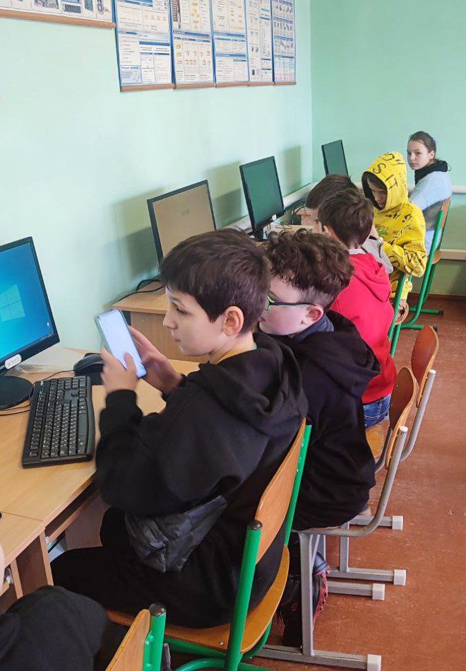 Ukrainian students in Star for Life Ukraine Partner School